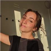 Profesora española nativa graduada en Ciencias del Deporte y con experiencia en la docencia.